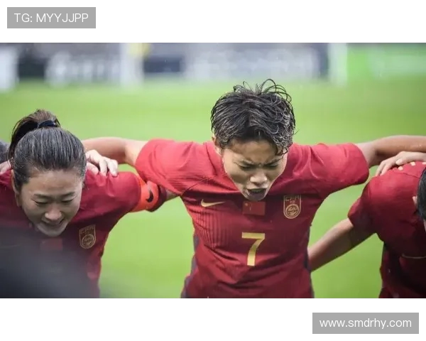 女足胜利庆祝第十座球场承诺展现团结与拼搏精神
